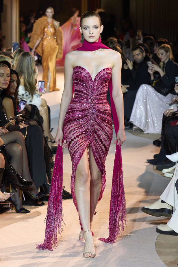 من عرض أزياء زهير مراد للهوت كوتور لربيع وصيف 2023