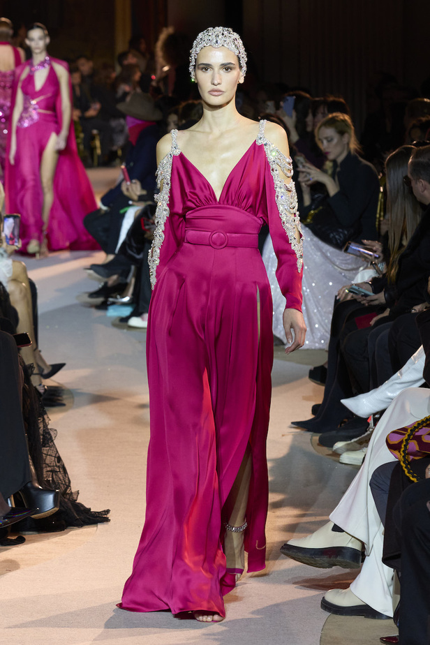 من عرض أزياء زهير مراد للهوت كوتور لربيع وصيف 2023