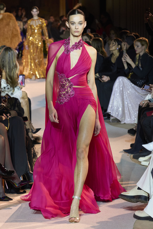 من عرض أزياء زهير مراد للهوت كوتور لربيع وصيف 2023