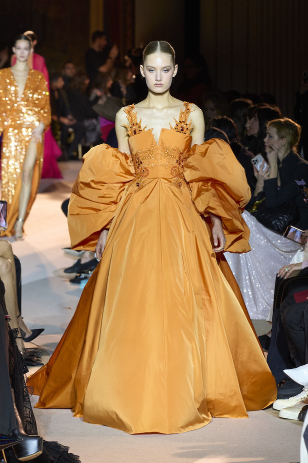 من عرض أزياء زهير مراد للهوت كوتور لربيع وصيف 2023