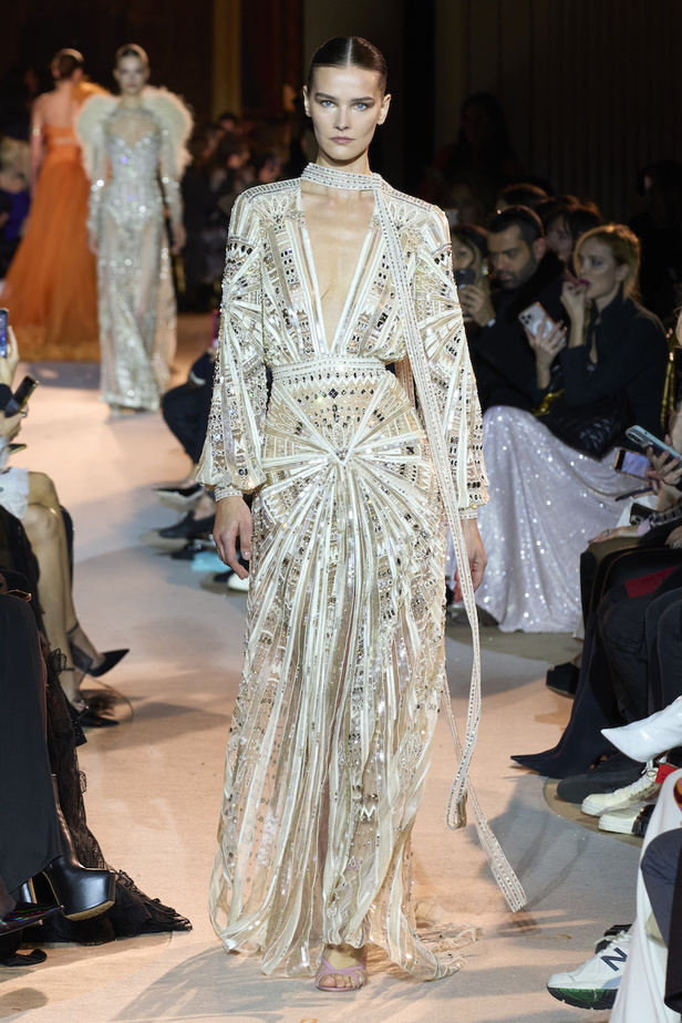 من عرض أزياء زهير مراد للهوت كوتور لربيع وصيف 2023