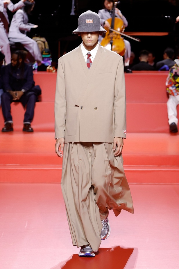 مجموعة KENZO لخريف وشتاء 2023 للنساء والرجال: مغامرة عبر الثقافات والعصور