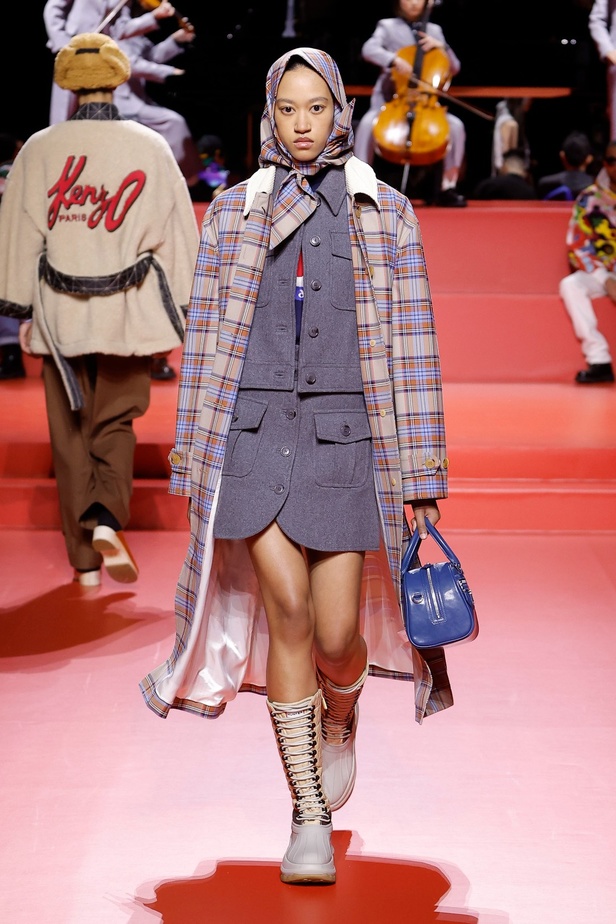 مجموعة KENZO لخريف وشتاء 2023 للنساء والرجال: مغامرة عبر الثقافات والعصور