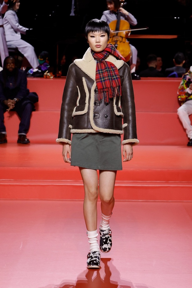 مجموعة KENZO لخريف وشتاء 2023 للنساء والرجال: مغامرة عبر الثقافات والعصور