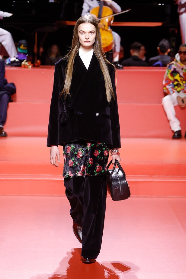 مجموعة KENZO لخريف وشتاء 2023 للنساء والرجال: مغامرة عبر الثقافات والعصور