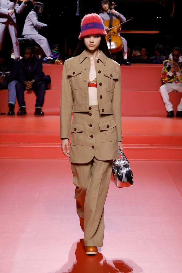 مجموعة KENZO لخريف وشتاء 2023 للنساء والرجال: مغامرة عبر الثقافات والعصور