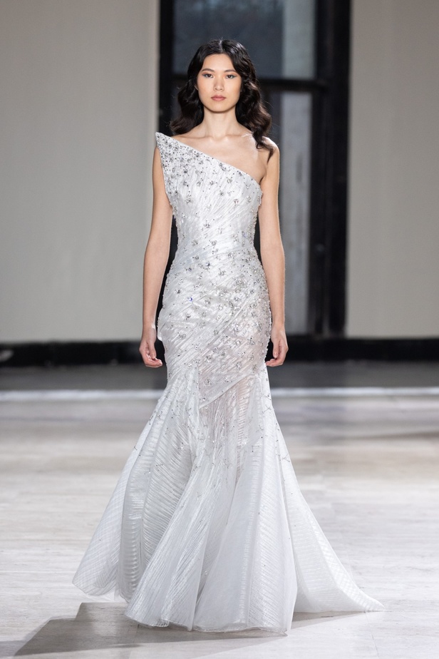 رحلة "STARDUST"... مجموعة أزياء طوني ورد الراقية لربيع وصيف 2023