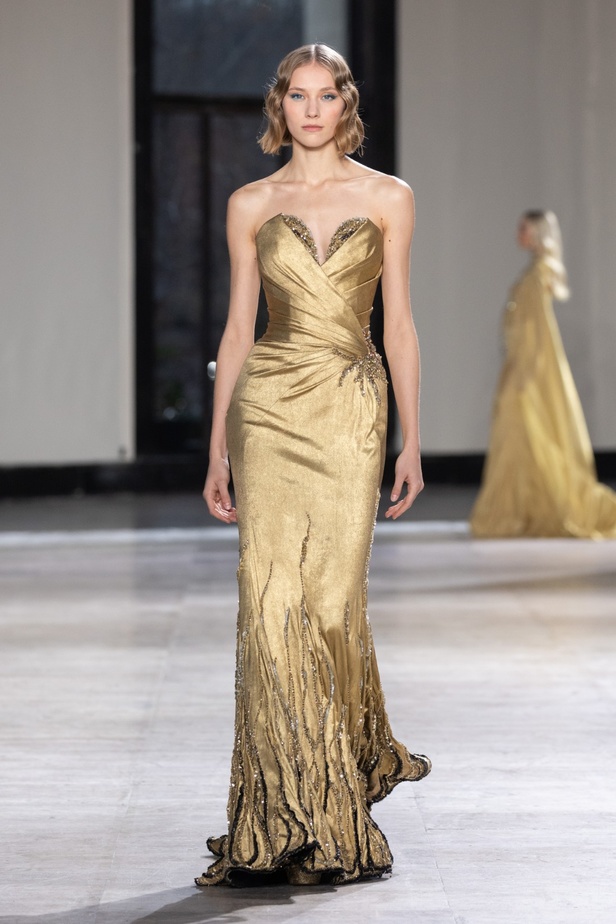 رحلة "STARDUST"... مجموعة أزياء طوني ورد الراقية لربيع وصيف 2023