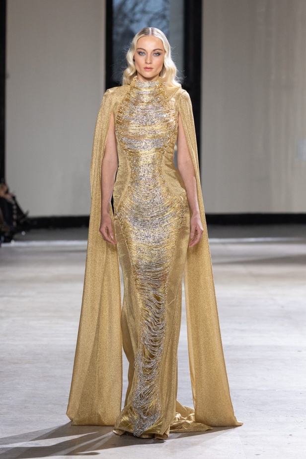 رحلة "STARDUST"... مجموعة أزياء طوني ورد الراقية لربيع وصيف 2023