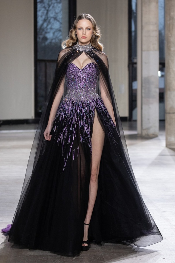 رحلة "STARDUST"... مجموعة أزياء طوني ورد الراقية لربيع وصيف 2023