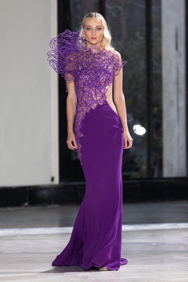 رحلة "STARDUST"... مجموعة أزياء طوني ورد الراقية لربيع وصيف 2023