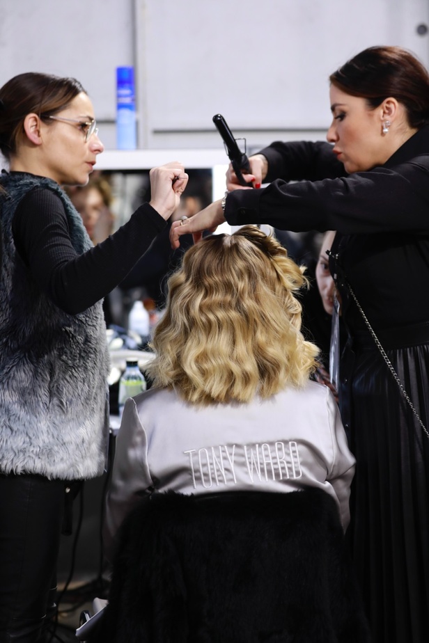 رحلة "STARDUST"... مجموعة أزياء طوني ورد الراقية لربيع وصيف 2023