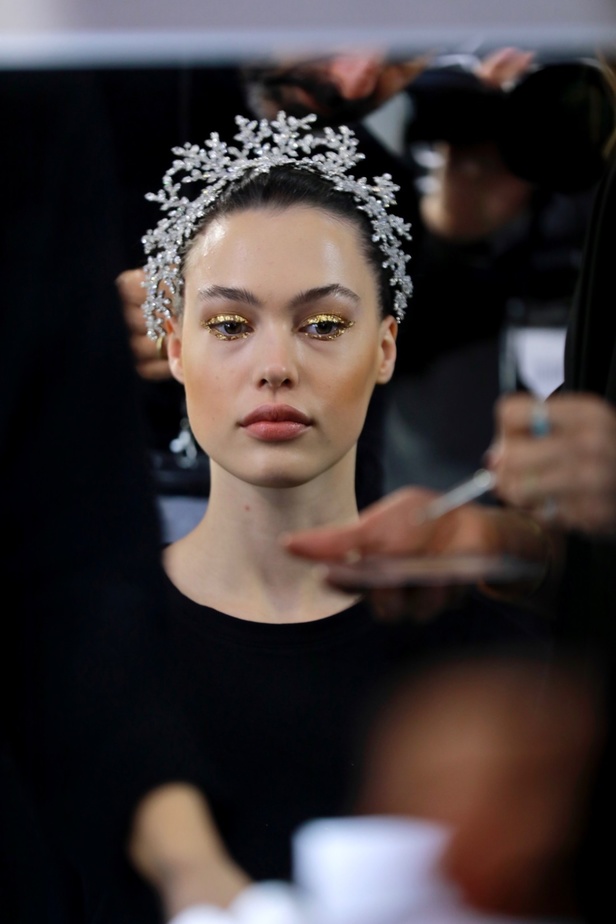 رحلة "STARDUST"... مجموعة أزياء طوني ورد الراقية لربيع وصيف 2023