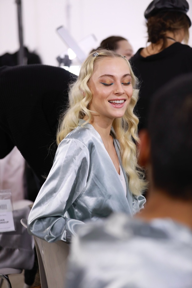 رحلة "STARDUST"... مجموعة أزياء طوني ورد الراقية لربيع وصيف 2023