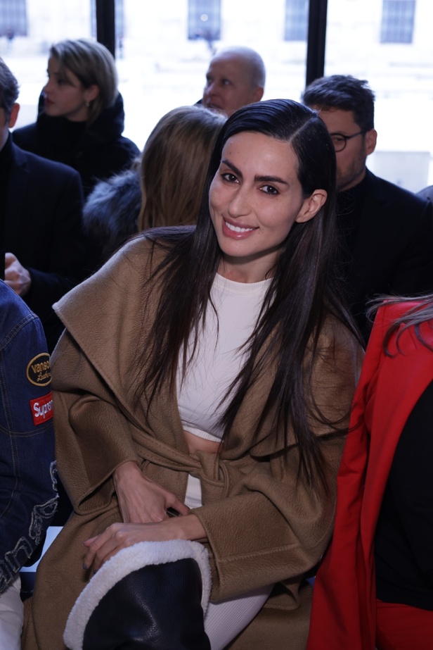 رحلة "STARDUST"... مجموعة أزياء طوني ورد الراقية لربيع وصيف 2023