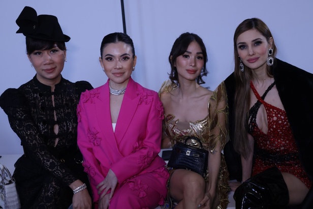 رحلة "STARDUST"... مجموعة أزياء طوني ورد الراقية لربيع وصيف 2023