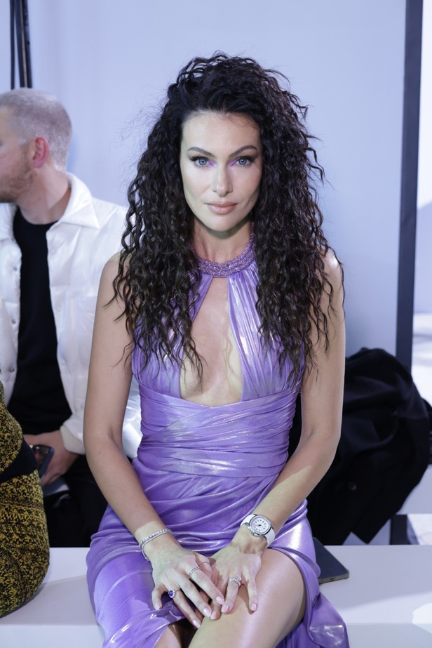 رحلة "STARDUST"... مجموعة أزياء طوني ورد الراقية لربيع وصيف 2023