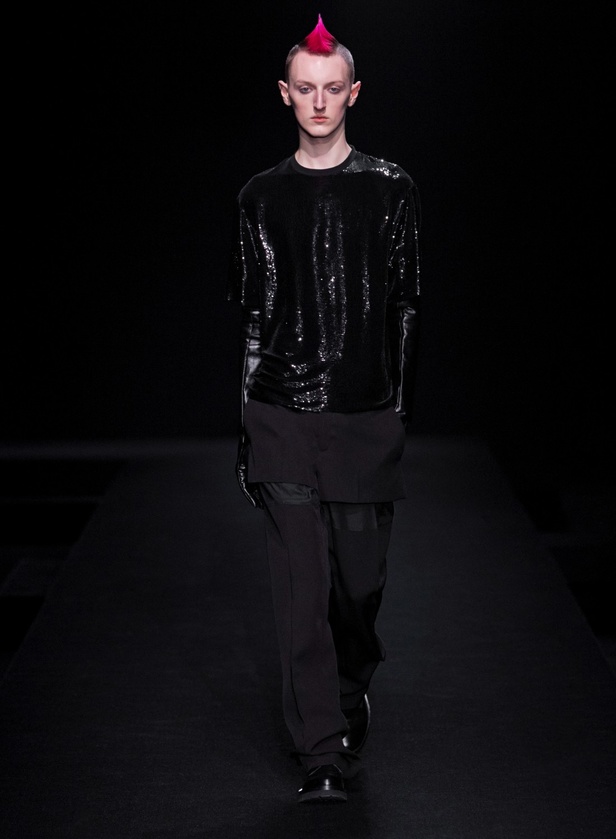 مجموعة Valentino لربيع وصيف 2023 أفكار جريئة وإعادة تعريف للأزياء الراقية