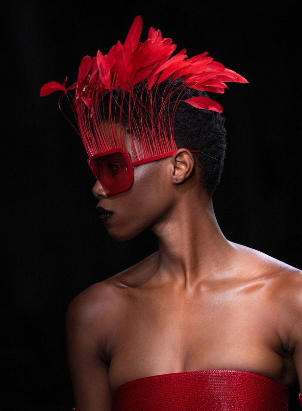 مجموعة Valentino لربيع وصيف 2023 أفكار جريئة وإعادة تعريف للأزياء الراقية