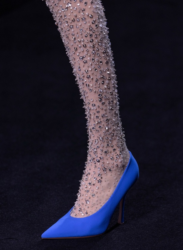 مجموعة Valentino لربيع وصيف 2023 أفكار جريئة وإعادة تعريف للأزياء الراقية