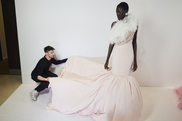 مجموعة جيامباتيستا فالي للهوت كوتور لربيع وصيف 2023