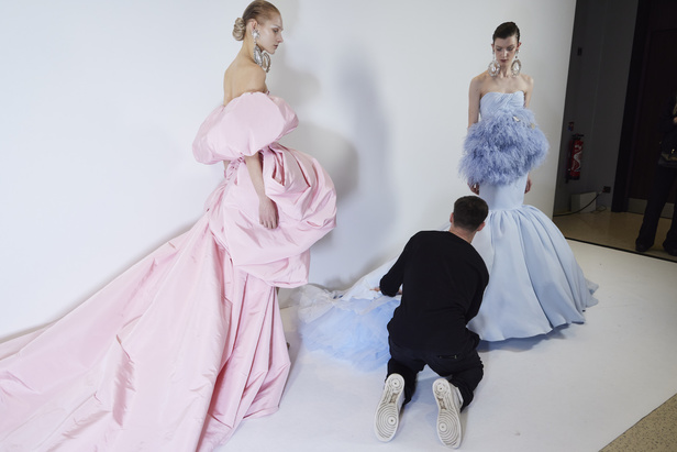 مجموعة جيامباتيستا فالي للهوت كوتور لربيع وصيف 2023