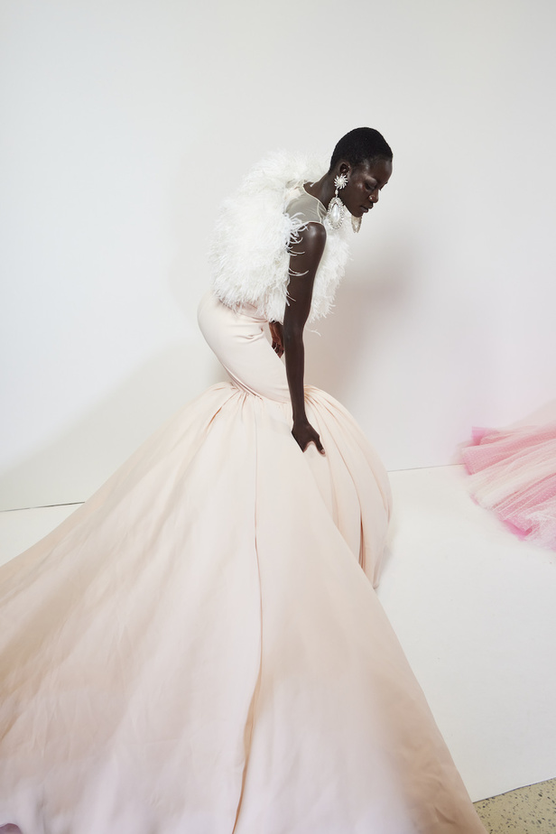 مجموعة جيامباتيستا فالي للهوت كوتور لربيع وصيف 2023