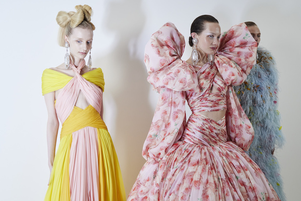 مجموعة جيامباتيستا فالي للهوت كوتور لربيع وصيف 2023