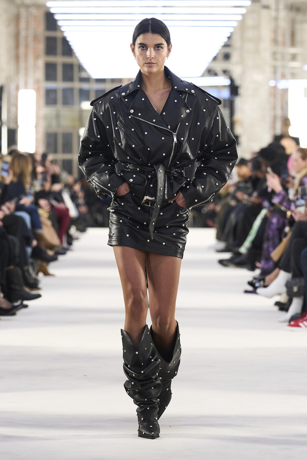 من عرض الكسندر فوتييه للهوت كوتو لربيع وصيف 2023