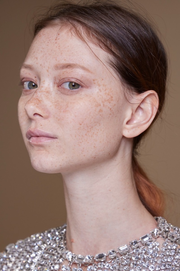 اطلالات جمالية مجموعة الكسندر فوتييه للهوت كوتو لربيع وصيف 2023