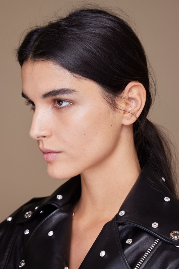 اطلالات جمالية مجموعة الكسندر فوتييه للهوت كوتو لربيع وصيف 2023