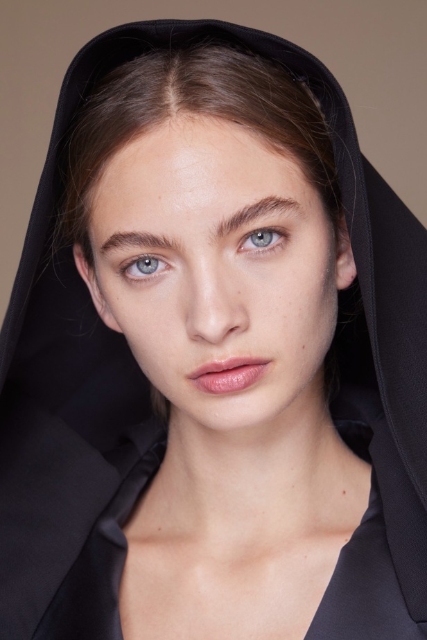 اطلالات جمالية مجموعة الكسندر فوتييه للهوت كوتو لربيع وصيف 2023