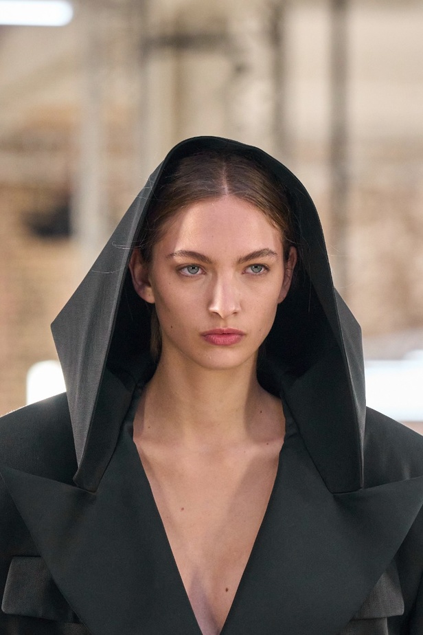 اطلالات جمالية مجموعة الكسندر فوتييه للهوت كوتو لربيع وصيف 2023