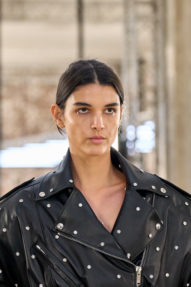 اطلالات جمالية مجموعة الكسندر فوتييه للهوت كوتو لربيع وصيف 2023