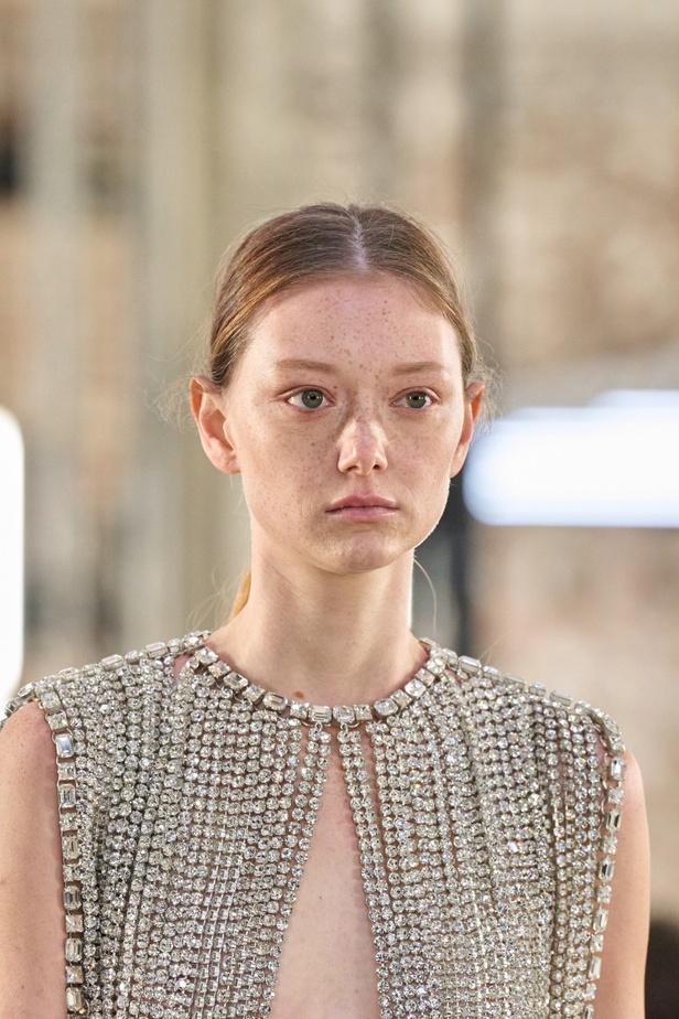 اطلالات جمالية مجموعة الكسندر فوتييه للهوت كوتو لربيع وصيف 2023