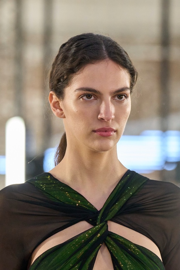 اطلالات جمالية مجموعة الكسندر فوتييه للهوت كوتو لربيع وصيف 2023