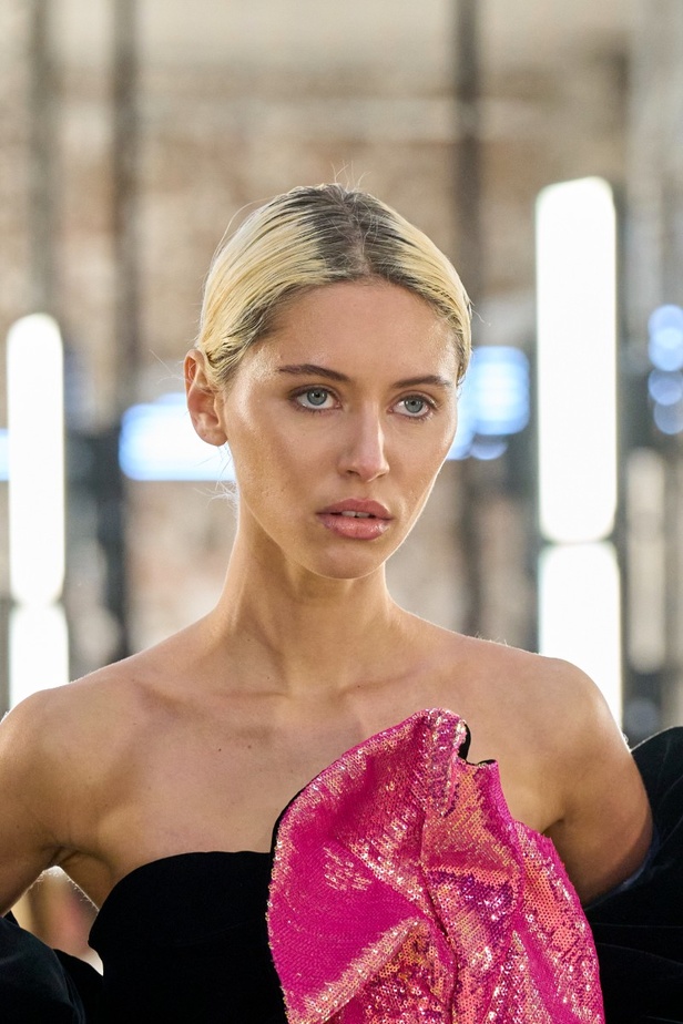 اطلالات جمالية مجموعة الكسندر فوتييه للهوت كوتو لربيع وصيف 2023