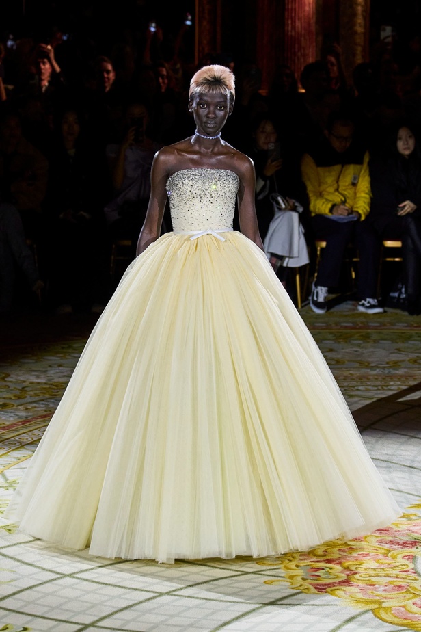 إحساس السنوات الأخيرة ينعكس على مجموعة Viktor&Rolf 