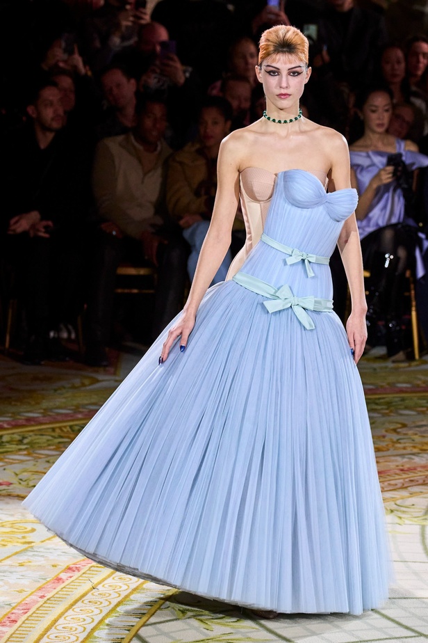 إحساس السنوات الأخيرة ينعكس على مجموعة Viktor&Rolf 