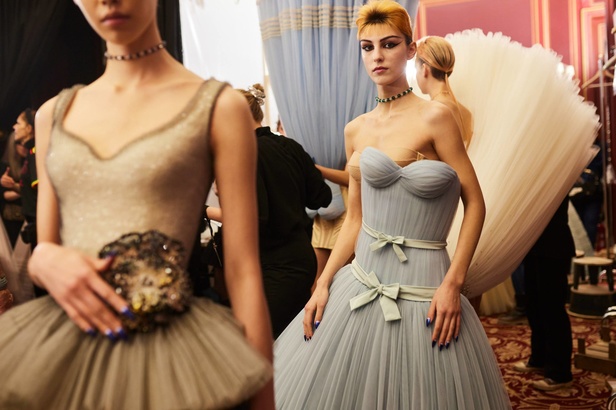 إحساس السنوات الأخيرة ينعكس على مجموعة Viktor&Rolf 