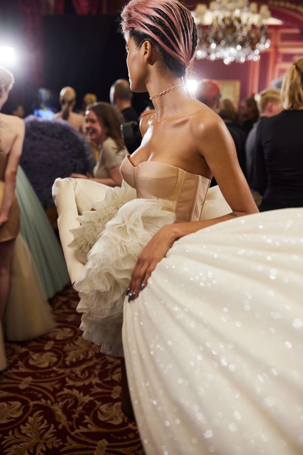 إحساس السنوات الأخيرة ينعكس على مجموعة Viktor&Rolf 