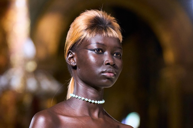 إحساس السنوات الأخيرة ينعكس على مجموعة Viktor&Rolf 