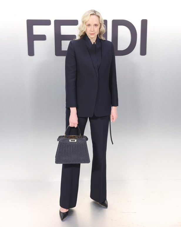 دار Fendi تستكشف الكلاسيكية والأناقة بأسلوب جديد وتقدّم البانك بلمسة راقية