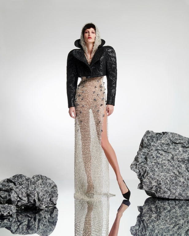 امرأة Azzi & Osta جاهزة لحفل أوبرا ضخم في المريخ... تقنيات جديدة وتصاميم هندسية مميّزة