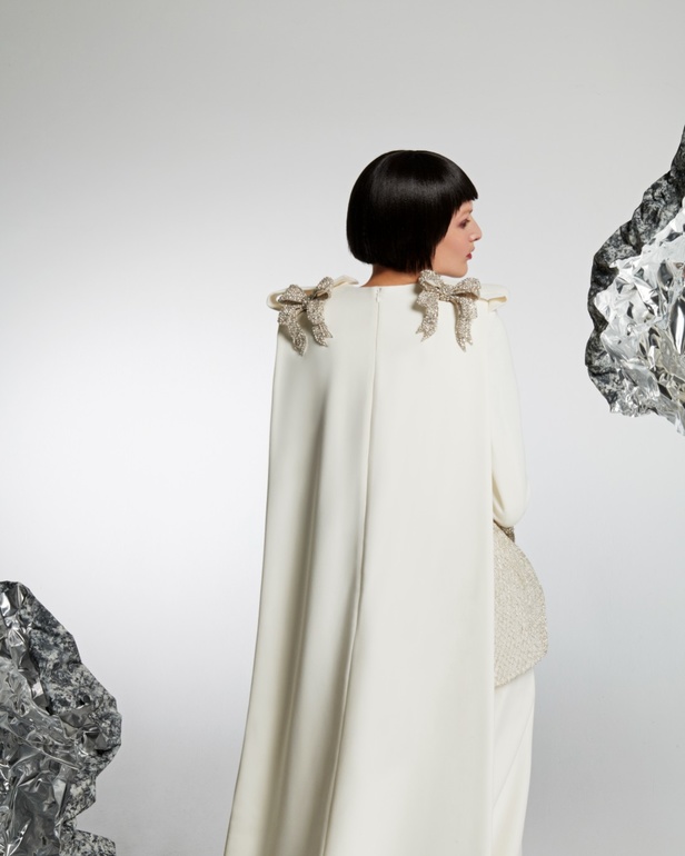 امرأة Azzi & Osta جاهزة لحفل أوبرا ضخم في المريخ... تقنيات جديدة وتصاميم هندسية مميّزة