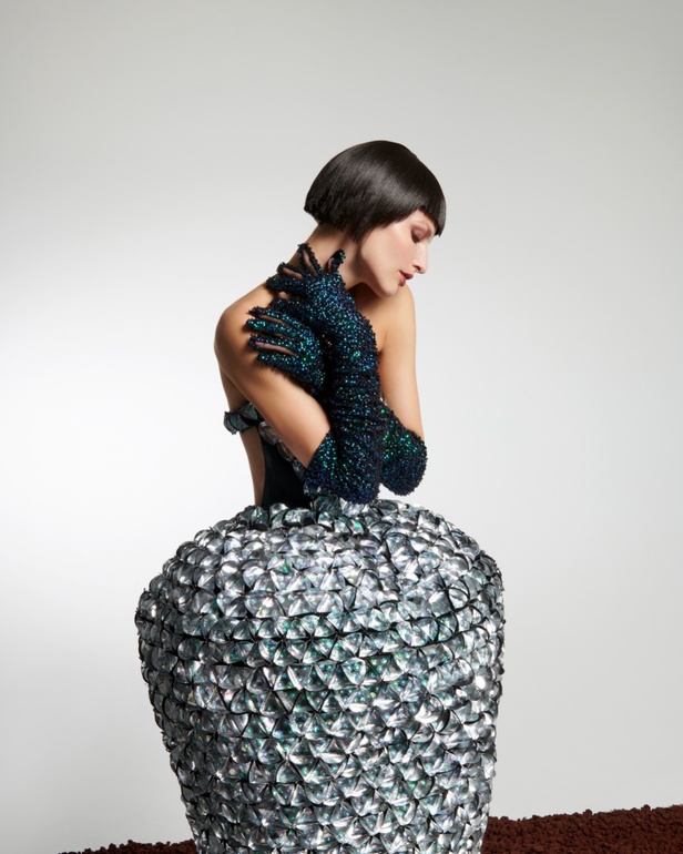 امرأة Azzi & Osta جاهزة لحفل أوبرا ضخم في المريخ... تقنيات جديدة وتصاميم هندسية مميّزة