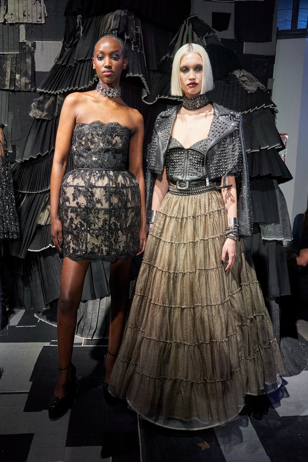 مجموعة دار Alice + Olivia by Stacey Bendet لخريف وشتاء 2023 - 2024