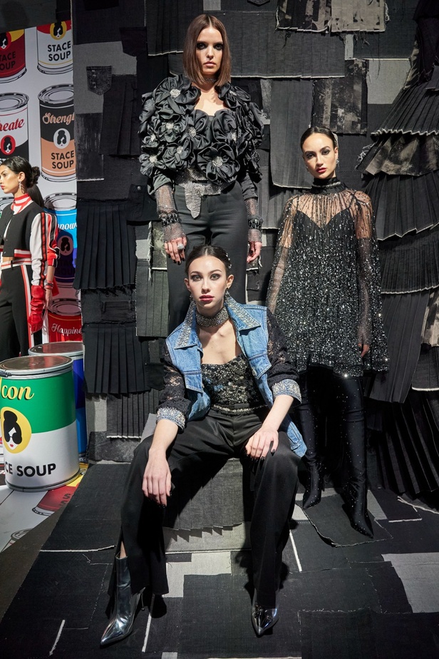 مجموعة دار Alice + Olivia by Stacey Bendet لخريف وشتاء 2023 - 2024