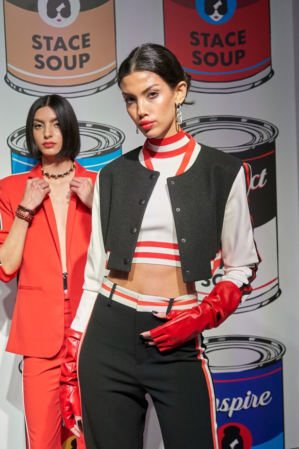 مجموعة دار Alice + Olivia by Stacey Bendet لخريف وشتاء 2023 - 2024