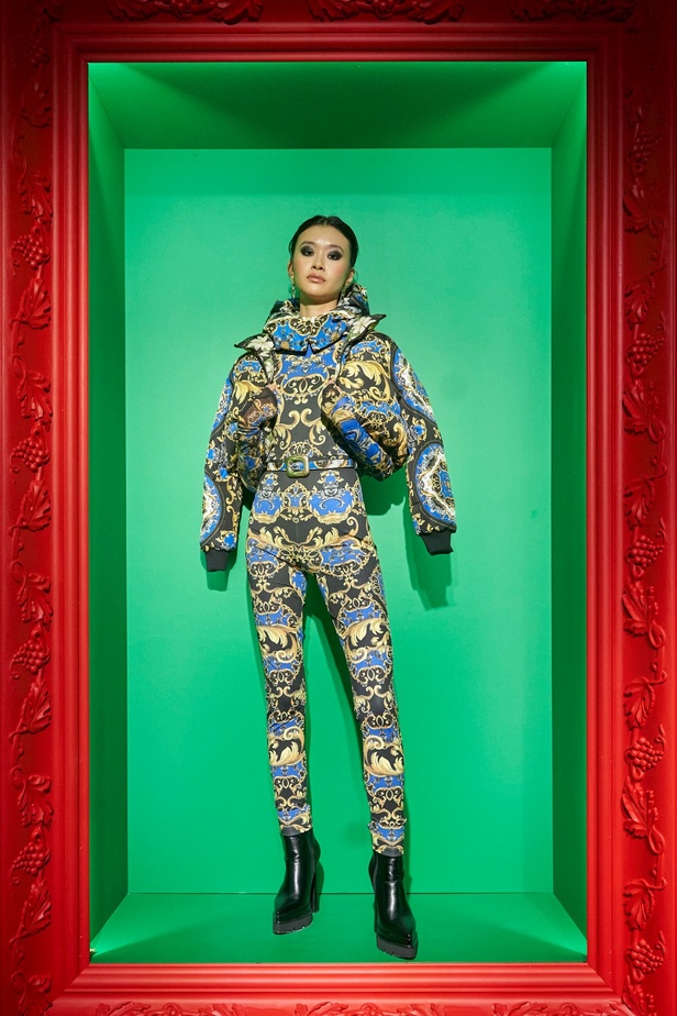 مجموعة دار Alice + Olivia by Stacey Bendet لخريف وشتاء 2023 - 2024